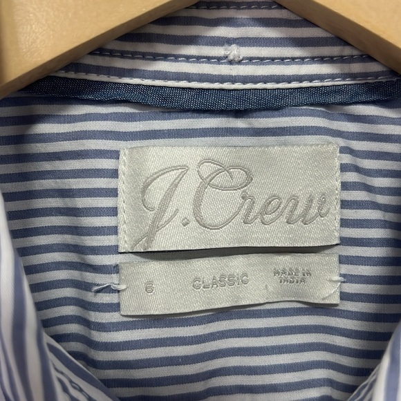 J.Crew Women’s Classic Fit Button Down Shirt in Blue Stripes Cotton size 6 - Picture 3 of 4